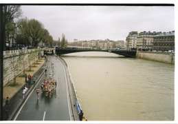 runners along the Seine