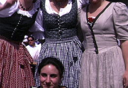 Dirndl girls