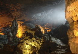 Hang Sung Sot cave