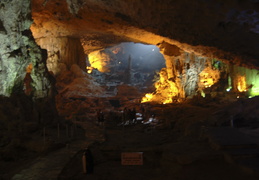 Hang Sung Sot cave