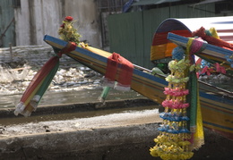 boat flowers