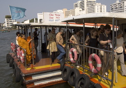 departing a watertaxi