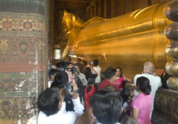 capturing the reclining Buddha