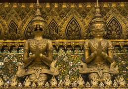 Palace guardians & statues