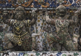 Wat Arun statues and details