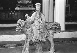 statues of Wat Arun