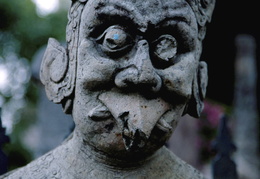 Wat Arun statue
