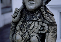 Wat Arun statue