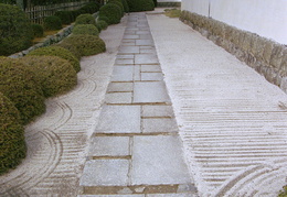 traked stones, groomed hedges