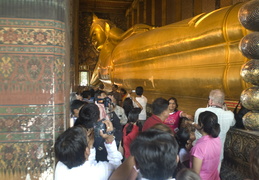 capturing the reclining Buddha