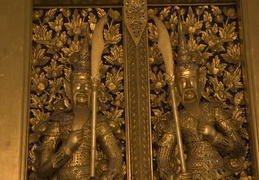 Palace guardians & statues