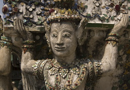 Wat Arun statues and details