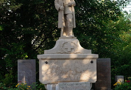 World War statue